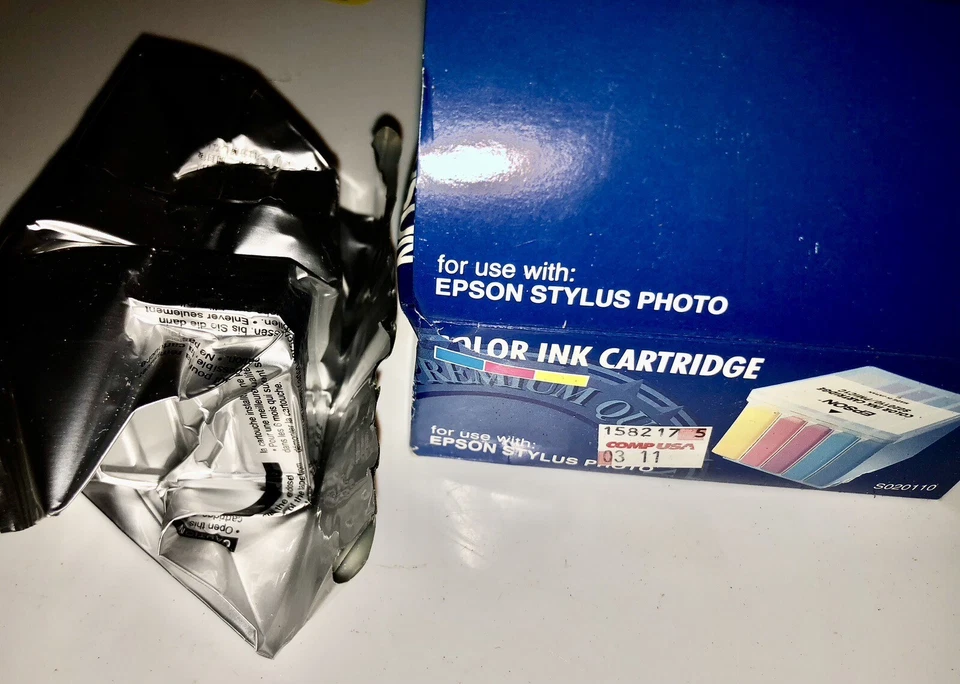 (INK SEALED)(BEAT UP OPEN BOX)Vintage Epson Stylus Color Ink Cartridge S020110 - Image 4 of 4