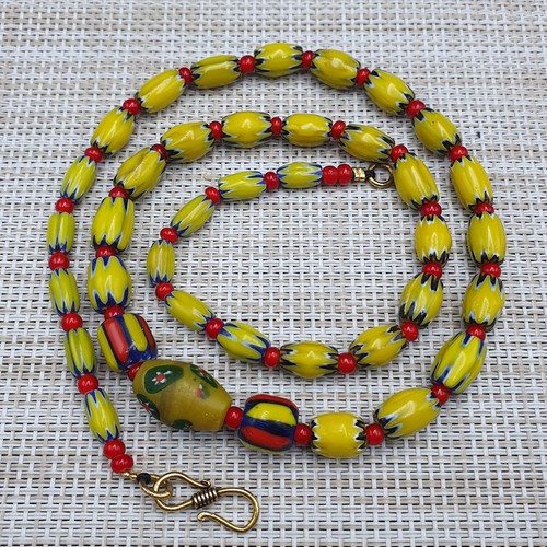 Beautiful Vintage Venetian Style Chevron and WhiteHeart Glass Beaded Necklace - Picture 8 of 21