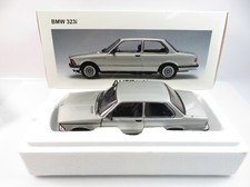 1:18 Autoart BMW 323i argento polare B09