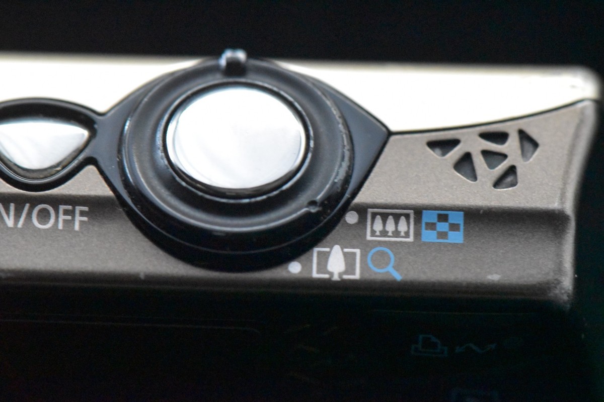 US Duty Paid] Canon IXY Digital 920 IS Gold 10.0 MP Digital Camera