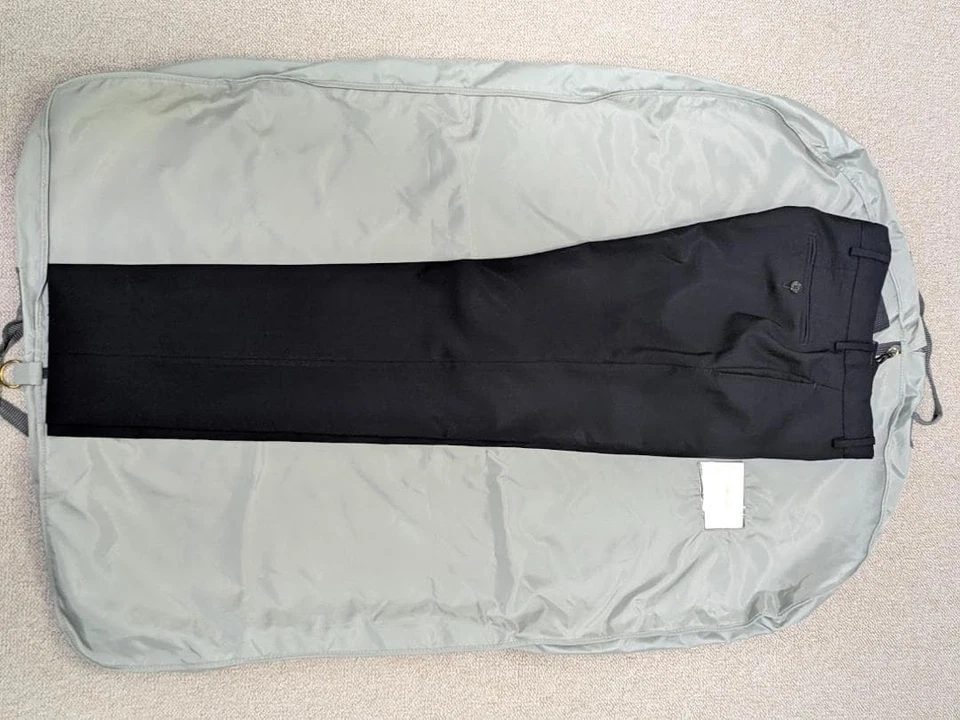 Reasonably priced Tom Ford O'Connor line navy suit worn by 007 7-44R 29.1in - Image 4 of 4