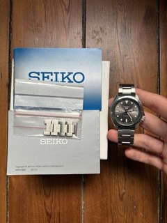 Seiko 5 Montre automatique homme cadran noir jour/date acier boîte livret