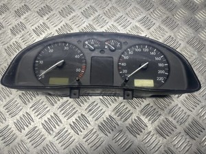 VW PASSAT B5 3B2 Kombiinstrument 3B0919880D 1.90 Diesel 81kw 1999 25780917