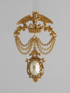 ASKEW LONDON CREST CHAIN AND PEARL DROP BROOCH