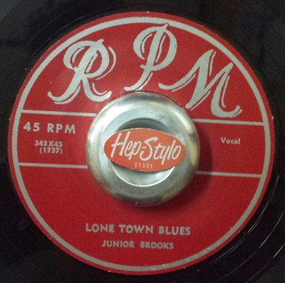 45Re   JUNIOR BROOKS ''Lone Town Blues   HOWLIN' WOLF ''Crying At Daybreak''  Hear 