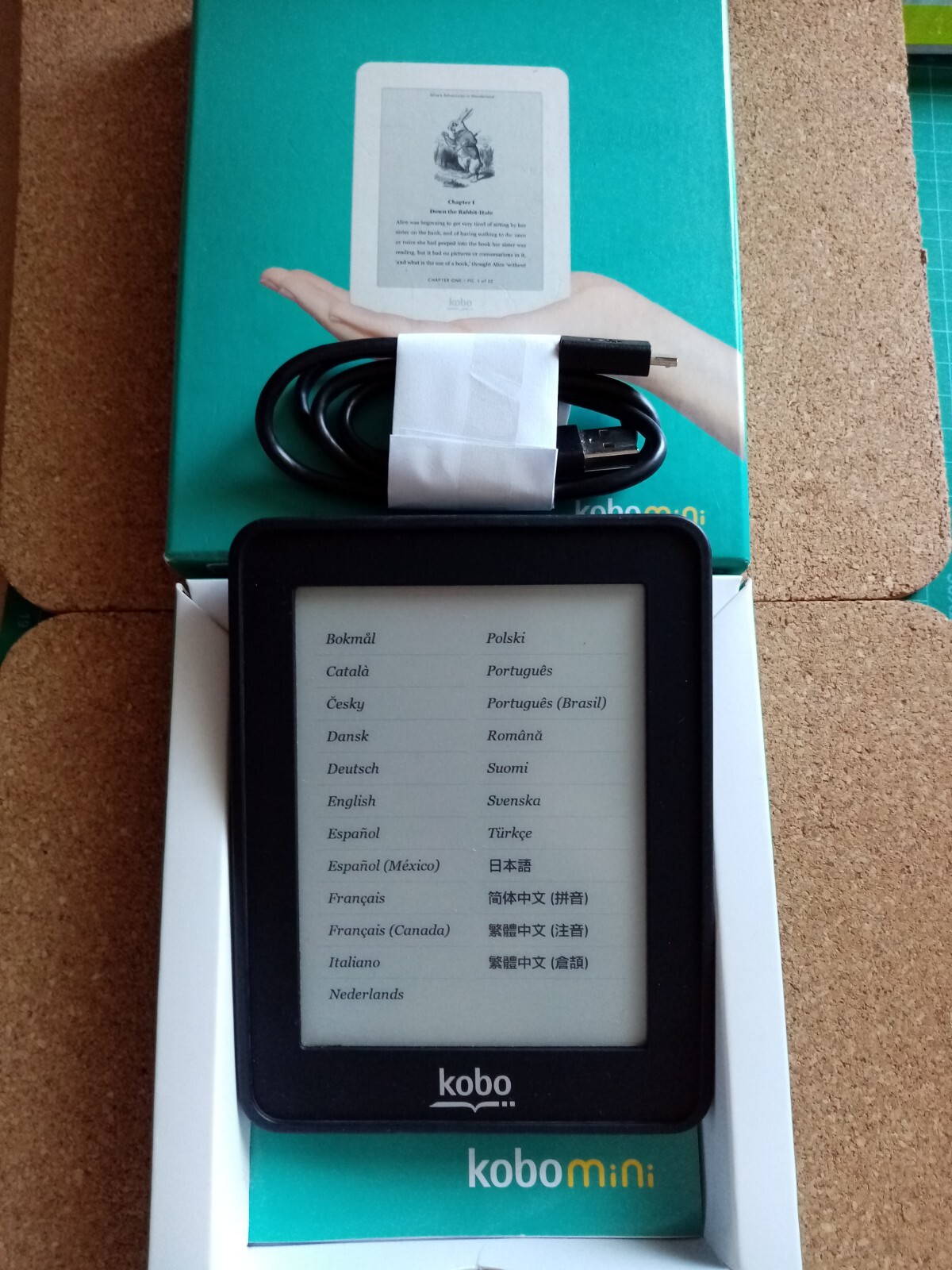 Kobo Mini N705 EReader. Detachable Rubber Skin. Boxed + USB Cable