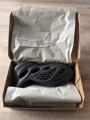 Yeezy Foam Runner Carbon - IG5349 - US9 / EU43 - NEU ORIGINAL