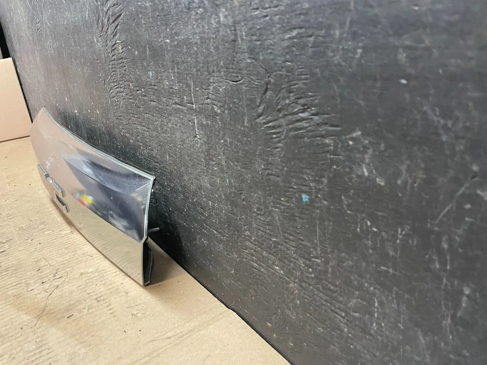 2010-2015 GMC Terrain Lift Gate Handle Guarnição Back Up Câmera Painel Cromado M6124 DG - Imagem 2 de 4