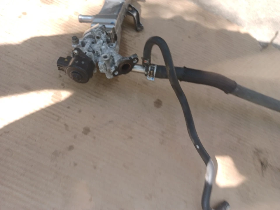 Conjunto de válvulas EGR 2010 Toyota Prius Foto 3 de 4