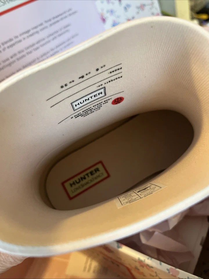 Bota de Chuva Feminina Hunter x LoveShackFancy Play - Patchwork Nascer do Sol Tamanho 8 - Imagem 2 de 4