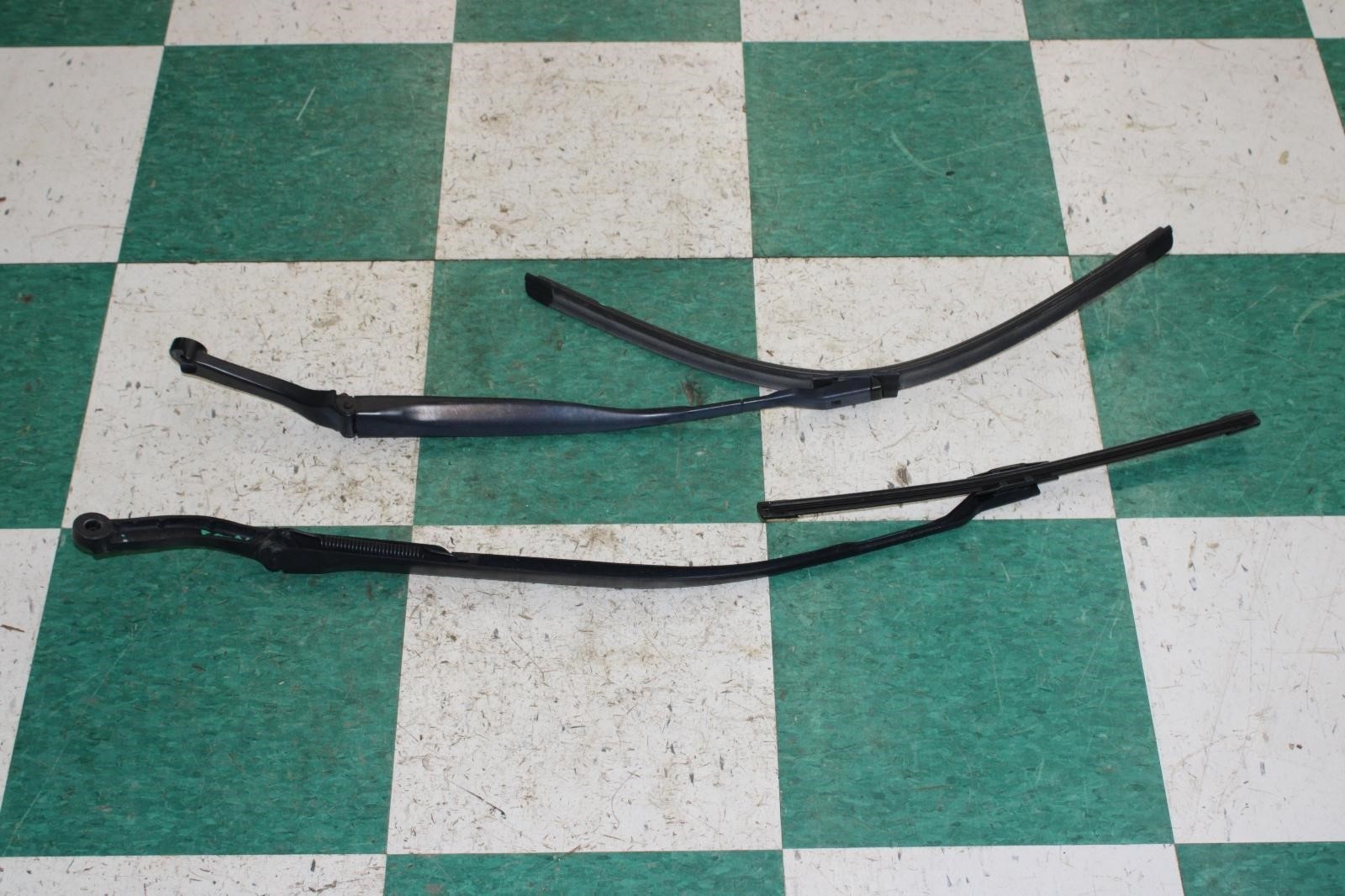 14-19 Ghibli Driver Passenger LH RH Pair 2x Windshield Wiper Arm Factory OEM WTY