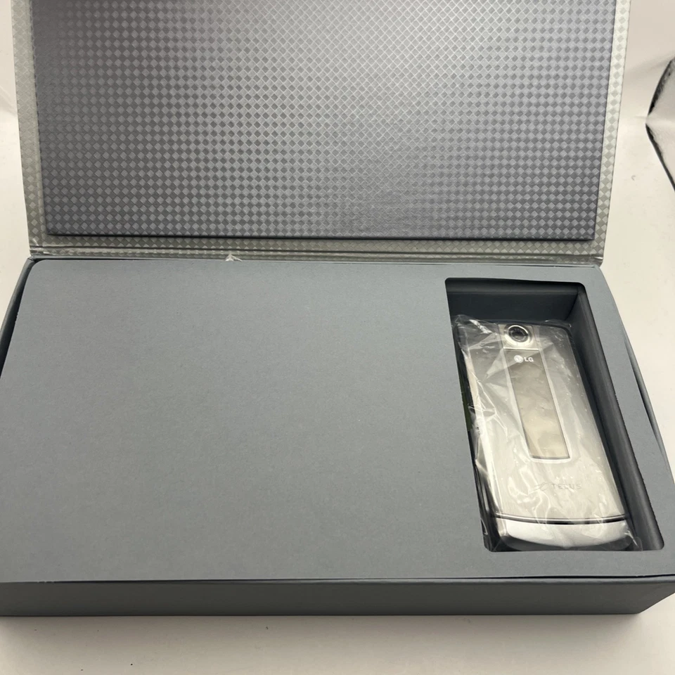 LG LG8700/VX8700 25MB 2MP (Telus Mobile) Flip Phone CDMA Brand New - Image 3 of 4