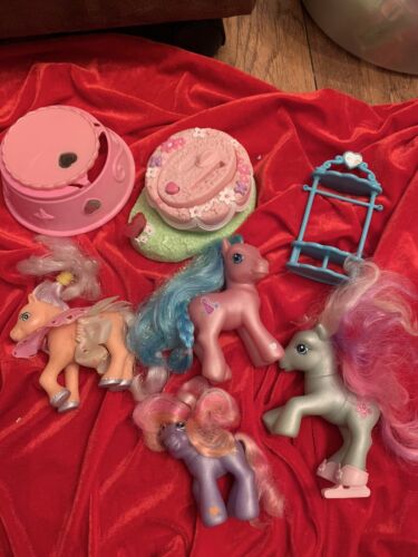 Vintage Lot of 4 My Little Pony Hasbro, Lanard 90s & 02 Plus 3 Stands