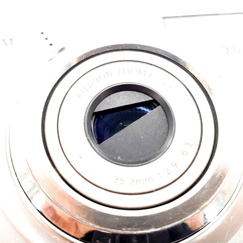 Fujifilm FinePix A900 9.0MP Digital Camera Silver No Memory Card Tested & Works - Picture 2 of 15