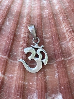 Sterling Silber Om Anhänger klein Handarbeit Nepal 1,2g