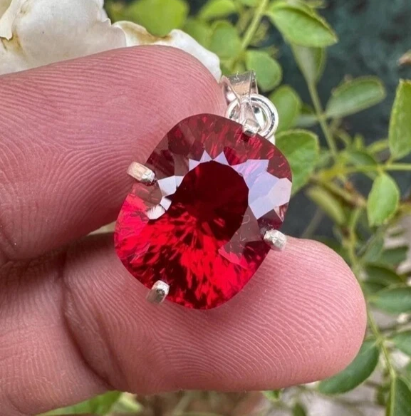 Joyería colgante de piedras preciosas de plata maciza rubí rojo natural certificado AGL de 35,05 quilates Foto 3 de 4