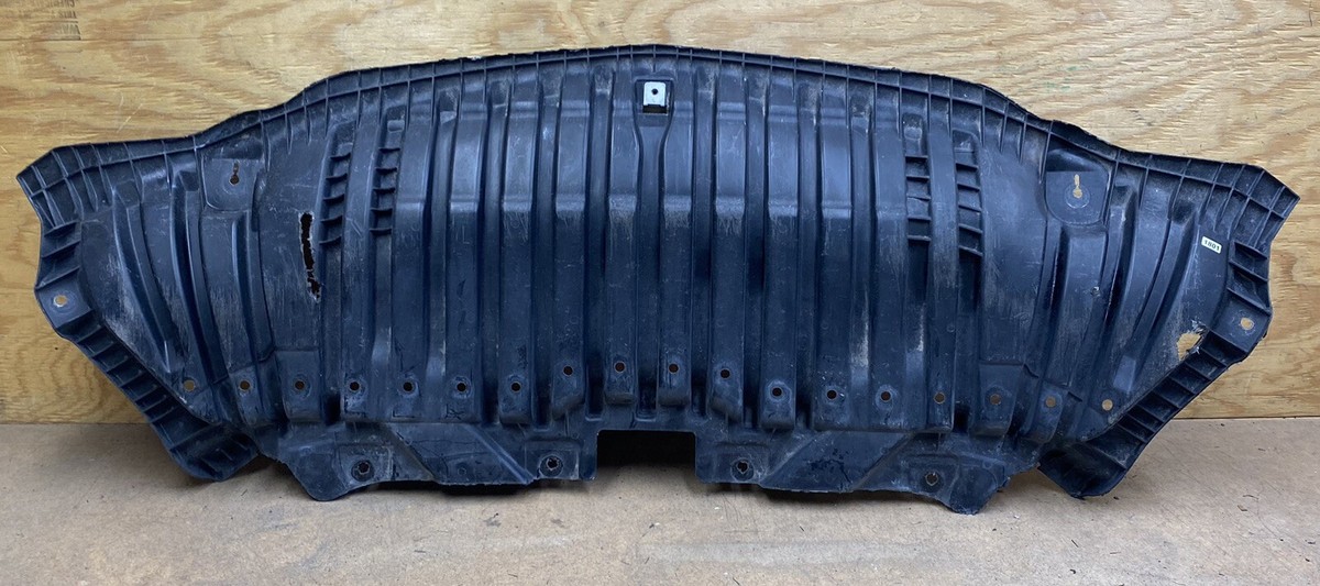 2016 2017 2018 Mercedes C350e Front Under Engine COVER Shield OEM