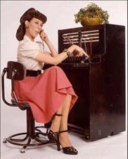 Lily Tomlin As Ernestine The Telephone Operator On The Phone 8x10 Picture Celebr