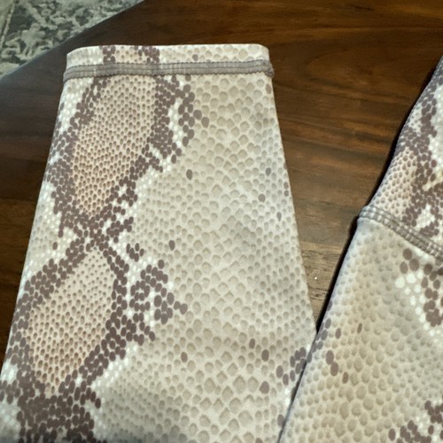 NWT $106 Varley Century 2.0 25'' In Champagne Snake Size: XS - Picture 6 of 8