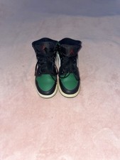 Earliest Known Michael Jordan Game-Worn Nike Shoes Sell for Nearly $72K 3
