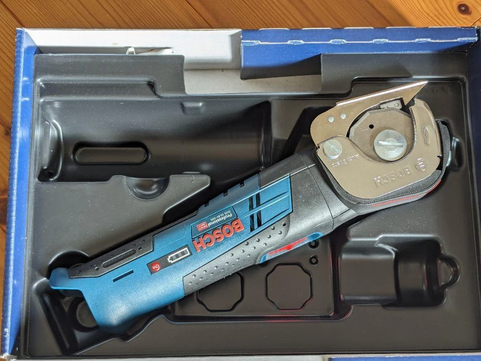 BOSCH GUS10.8V-300H Cordless multi cutter (main body only) New - Image 3 of 4