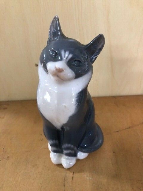 ロイヤルコペンハーゲン フィギュリン Sitting Cat Amazon.co.jp