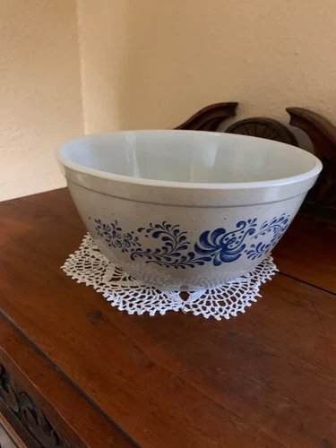 Vintage Homestead Pyrex Mixing Bowl 402 1.5 quart Corning NY