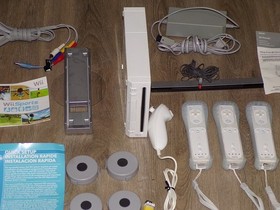 WII Nintendo Console Sensor Nunchuck Controllers Games Microphone Books MORE