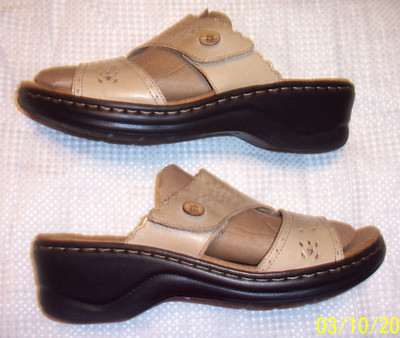 Clarks Bendables Size 9M Antique Gold Hook & Loop Adjustable Leather Sandals NWD
