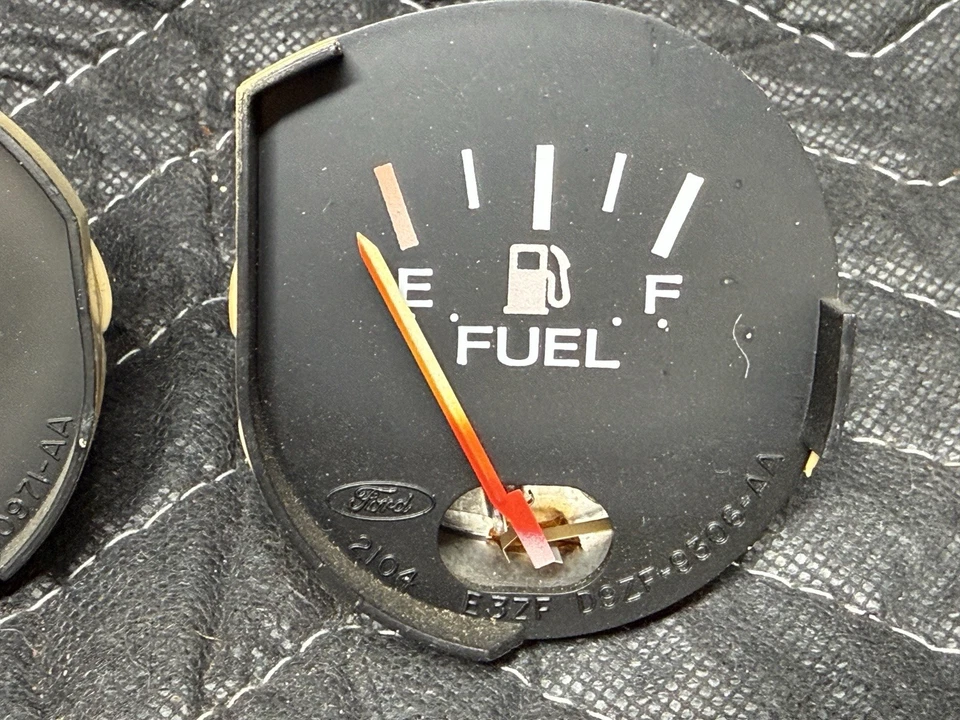 Cuadro de instrumentos Ford Mustang 1983-1986 medidores aceite temperatura combustible 83 84 85 86 Foto 4 de 4