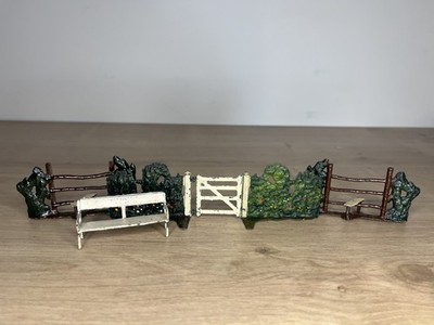 B92: Britains / andere Farm bemalte Bleifeldtor und Hecken, Bank & Holme
