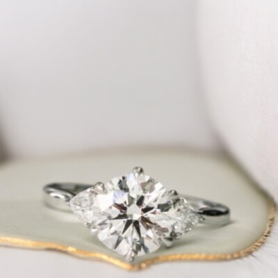 2,00 ct IGI Lab Grown Rundschliff Diamant Verlobungsring in 14 K Weißgold