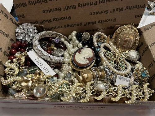 Vintage & Modern Costume Jewelry Lot ~Some Signed ~Small Priority Box #1346