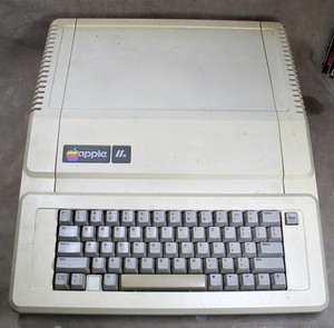 s*w様 ジャンク APPLEⅡe アップル2e アップルコンピューター 周辺機 本日のAppleの歴史: 36年前の今日はApple IIeが発売、Apple史上最も