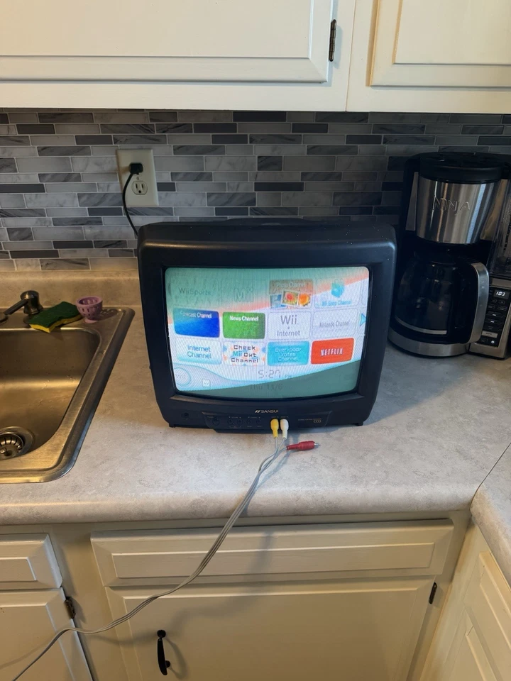 VTG Sansui TVM1316F 13" (Black)CRT TV-Retro/ Gaming Tv ( No Remote) - Image 2 of 4