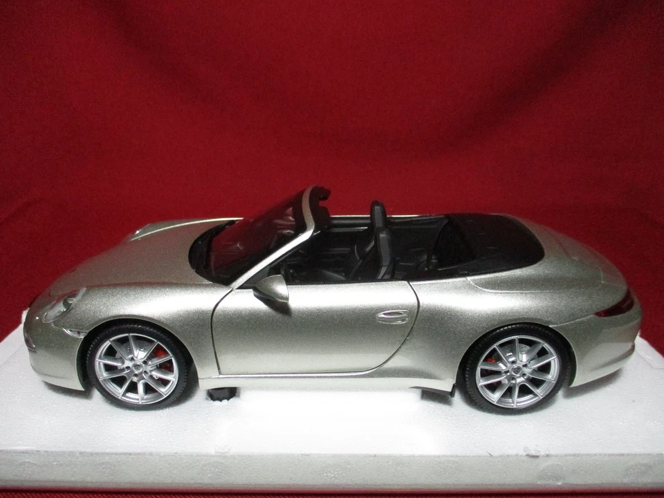 1:18 Porsche 911 Carrera S Cabriolet 991 Limited Ed 750 Pcs Minichamps Model Car - Image 2 of 4