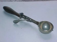 VTG GILCHRIST'S # 31 Wood Handle Brass Mechanical Ice Cream Scoop 11"