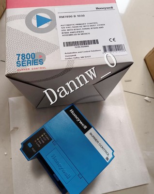 New in box   RM7890B1030 Automatic Programming Controller #W3