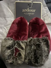 Ardour So Soft Faux Fur Velvet Burgundy Slipper Boot Socks  Sz S/M  NEW