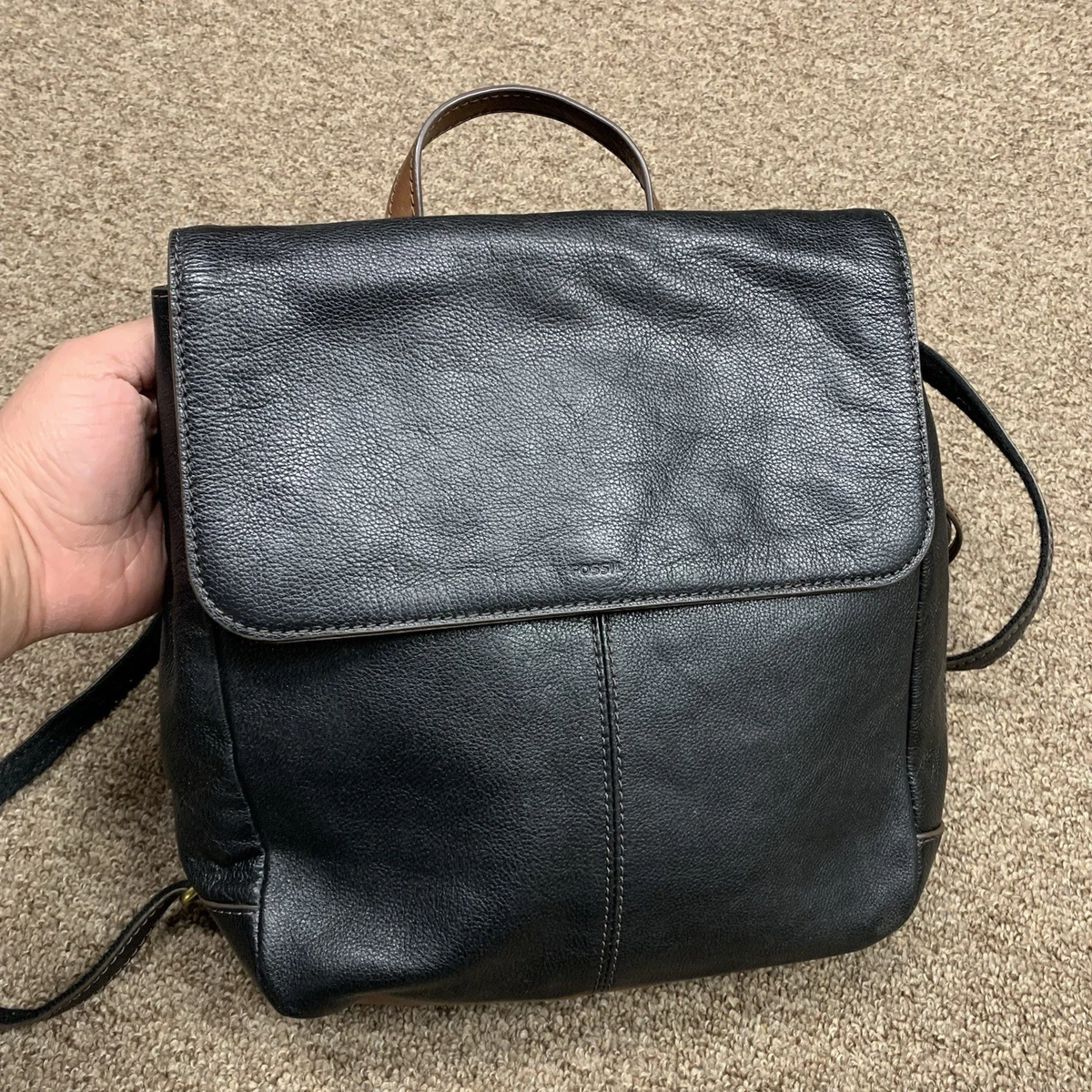 Fossil Women’s  Black Leather Backpack & Messenger Bag NWT Amazon.com: FOSSIL(フォッシル) Women main image 2
