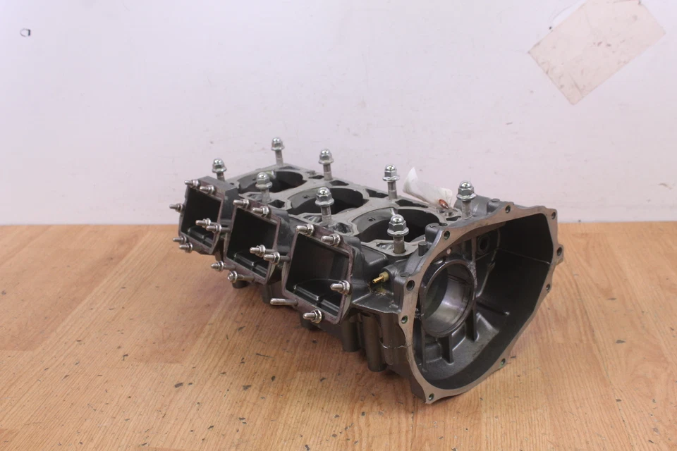 2001 KAWASAKI JET SKI ULTRA 130 D.I. JH1100 Crankcase SET - Image 3 of 4