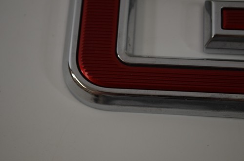 Factory OEM GM GMC Sierra Tailgate Emblem Rear Red Take-Off 2014-2019 23122158 - Picture 2 of 17