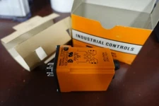 Diversified Electronics VBA-12-DLA / VBA12DLA 12 VDC Voltage Monitor (BRAND NEW)