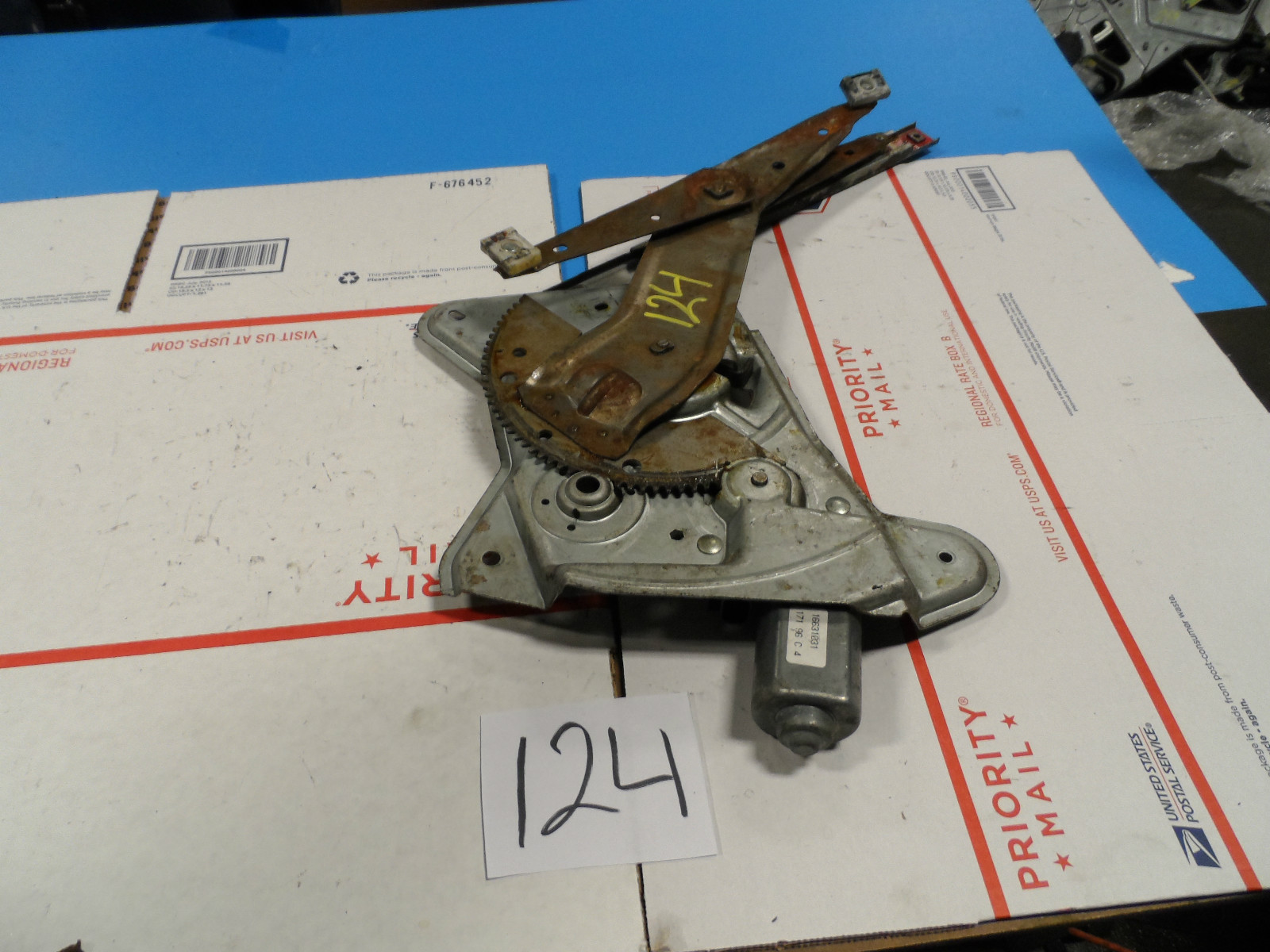 95 - 99 Monte Carlo FRONT Passenger  Window regulator with Power motor 124