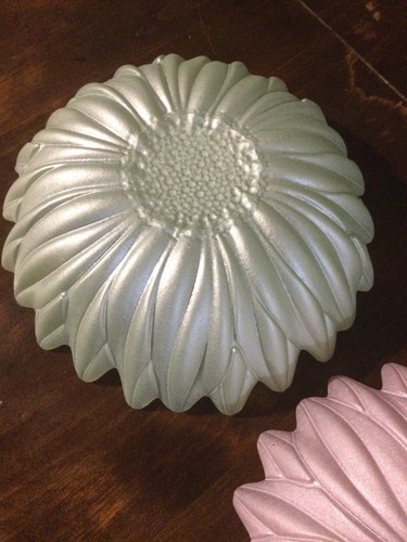 Set Of 2 Iridescent Sunflower Candy Dish Bowls With Charm Assortment Easter - Picture 13 of 14