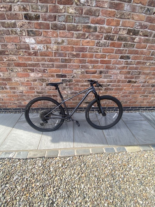 Specialized Chisel HT 2022 Top Spec Mountain Bike Size Medium Excellent Cond