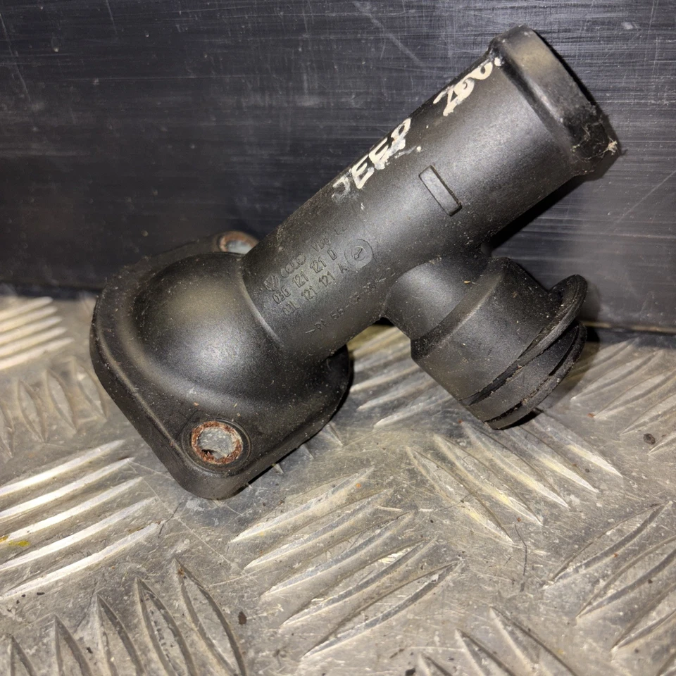 VOLKSWAGEN PASSAT B6 2006 DIESEL ENGINE WATER COOLANT PIPE HOSE 036121121D - image 2 of 4