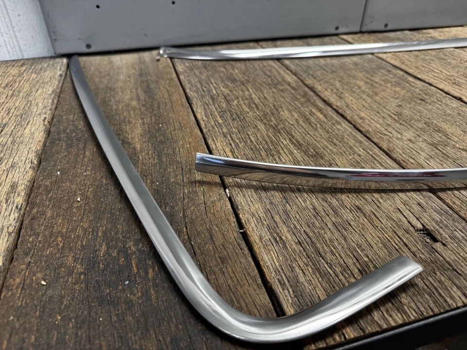 72-75 DODGE D100 D200 W100 W200 TRUCK  WINDSHIELD CHROME TRIM STAINLESS MOLDING - Imagem 4 de 4