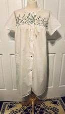 Vintage 1960s Merryline White Housecoat Robe Short Sleeve Embroidery Size L NOS
