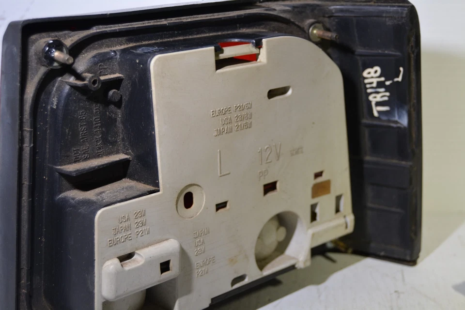 87-89 CHEVROLET GEO SPECTRUM LUZ TRASERA LADO PASAJERO DERECHO OEM, 166-58273A Foto 4 de 4